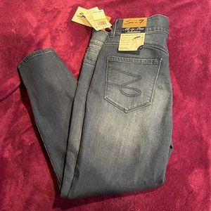 Seven7 ankle length jean, new with tags.